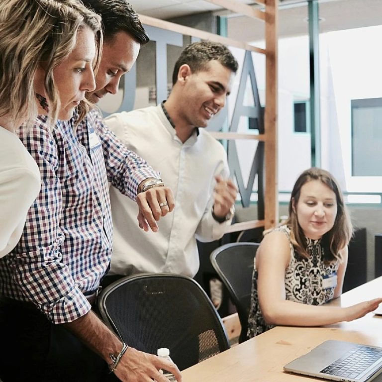 Comment devenir prothésiste ongulaire grâce à Pôle emploi